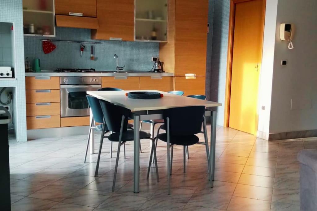 Апартаменты Casa Flora A Due Passi Dal Mare Джовинаццо Экстерьер фото