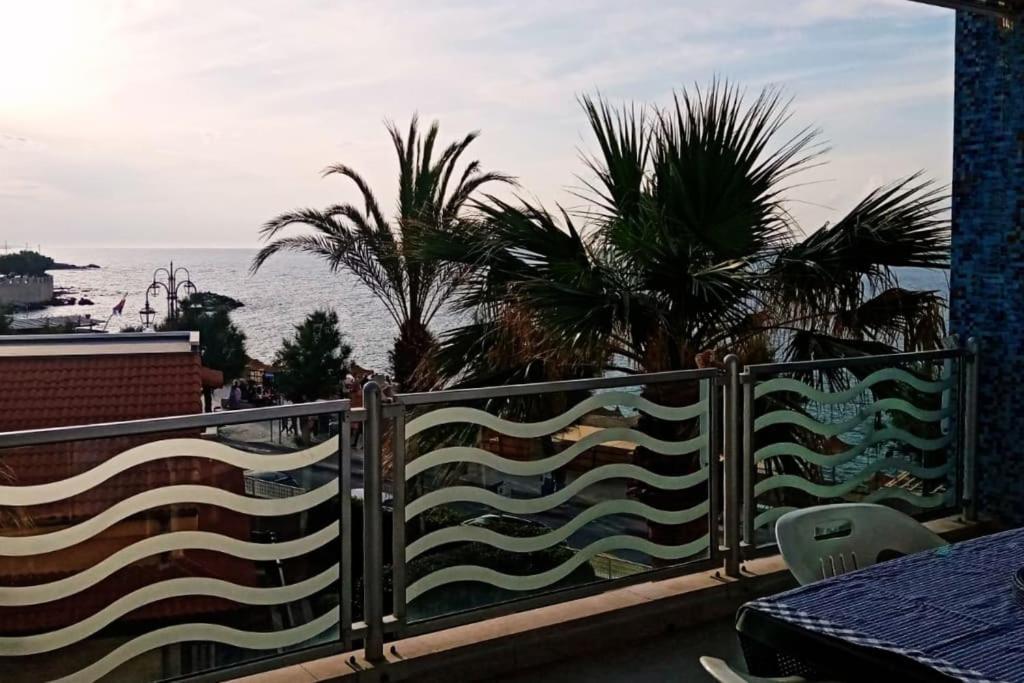 Апартаменты Casa Flora A Due Passi Dal Mare Джовинаццо Экстерьер фото